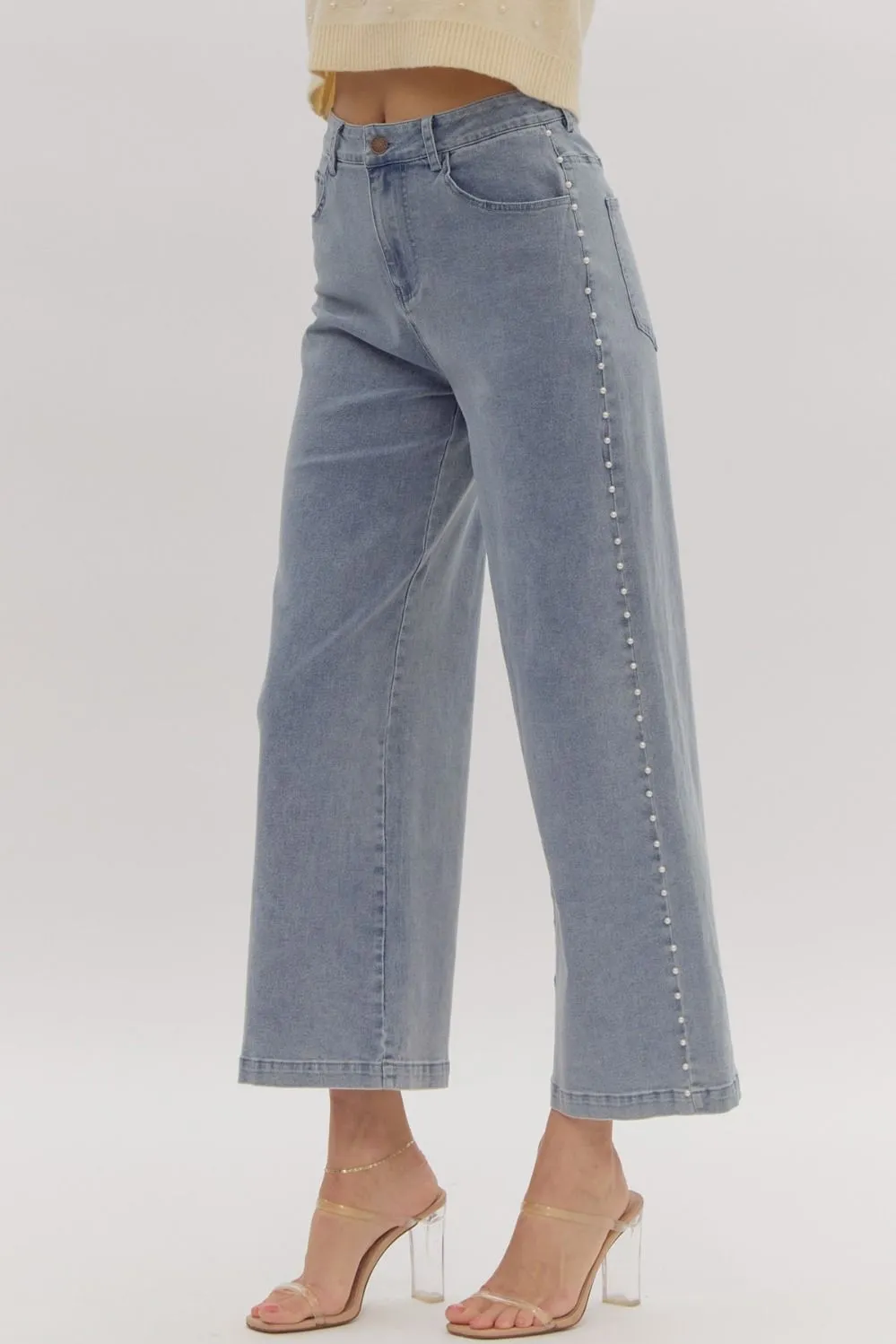 High waisted denim wide leg pants w/ pearl details @ side. Pockets @ front & back. Zipper.