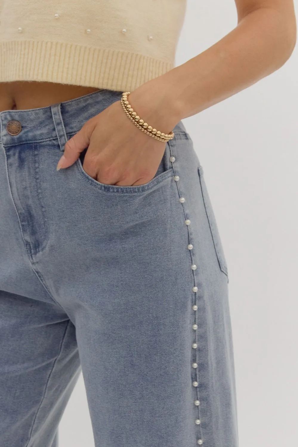 High waisted denim wide leg pants w/ pearl details @ side. Pockets @ front & back. Zipper.